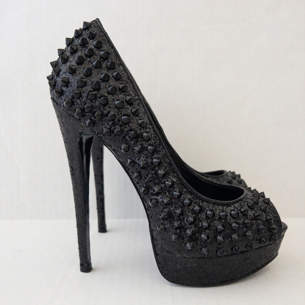 Steve Madden ‘Awwsome’ platform pumps, size 7